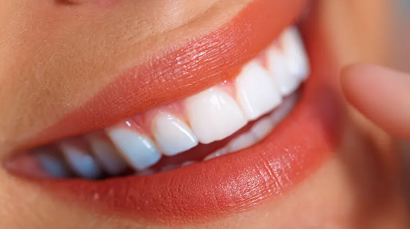 Mujer sonriendo, con tratamiento de Brakets. Ortodoncia de autoligado: ¿en qué se diferencia de los brackets convencionales?